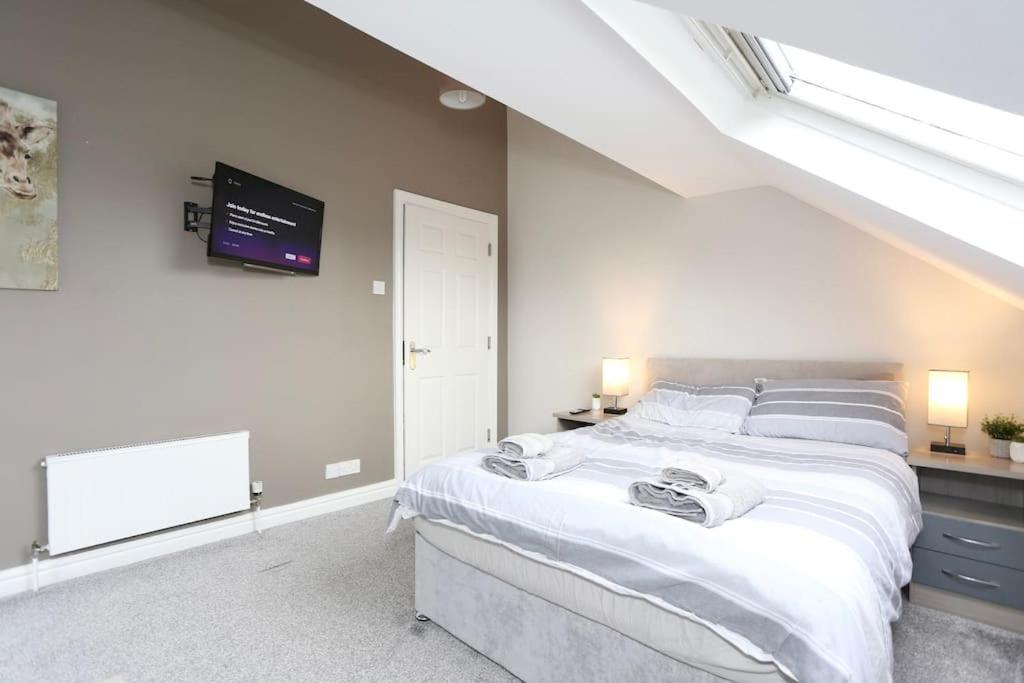 The Hot Tub Townhouse By Holiday Heim Lytham St Annes Exterior photo