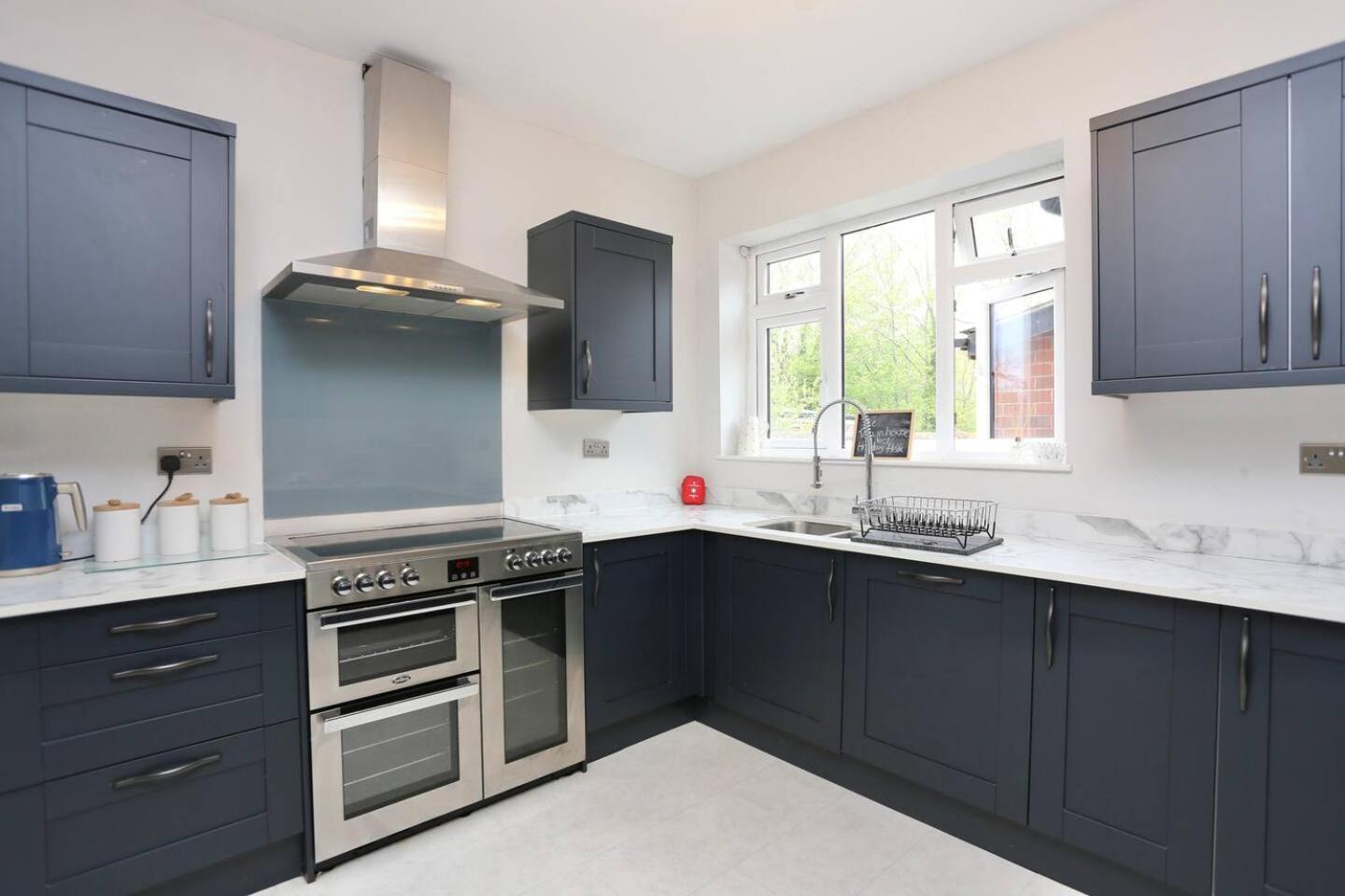 The Hot Tub Townhouse By Holiday Heim Lytham St Annes Exterior photo