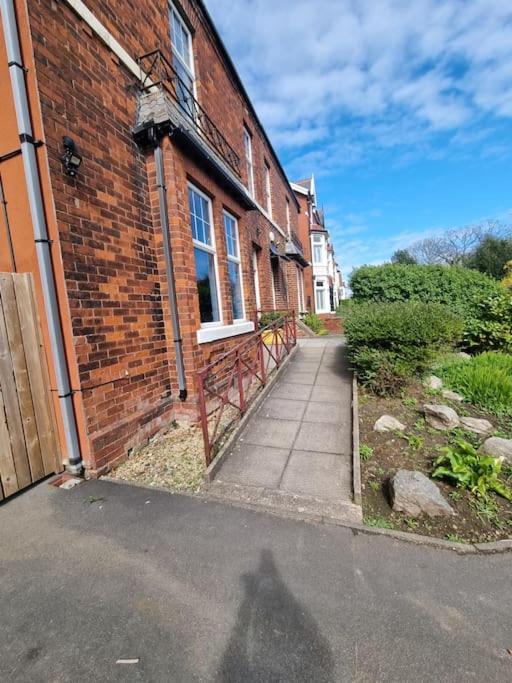 The Hot Tub Townhouse By Holiday Heim Lytham St Annes Exterior photo