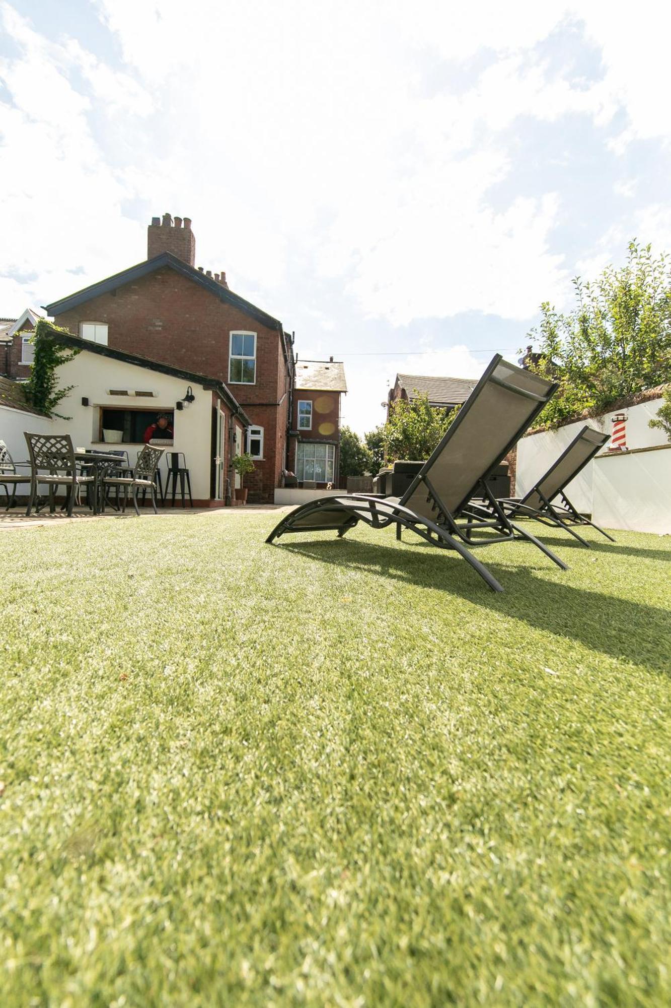 The Hot Tub Townhouse By Holiday Heim Lytham St Annes Exterior photo
